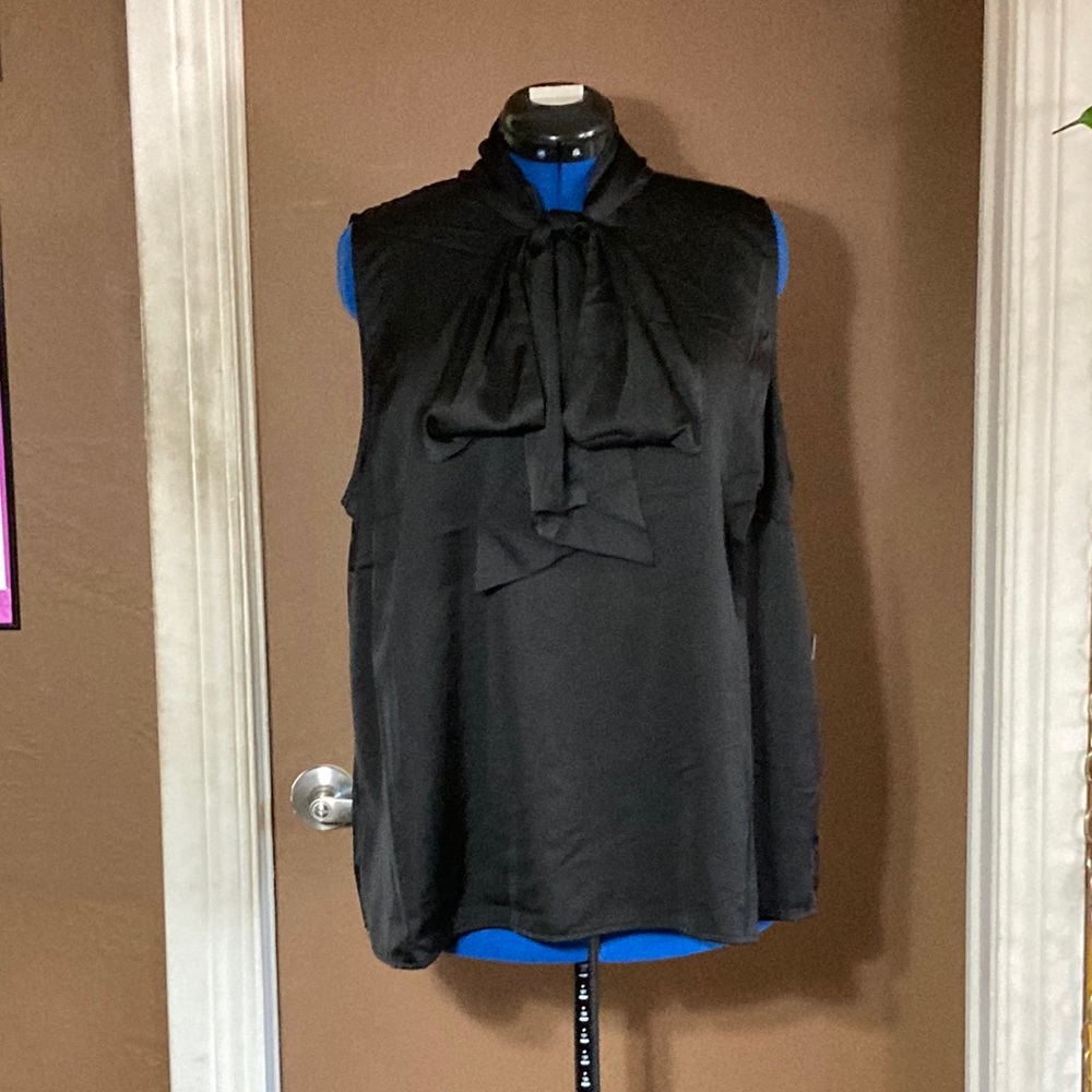 Black tie neck top